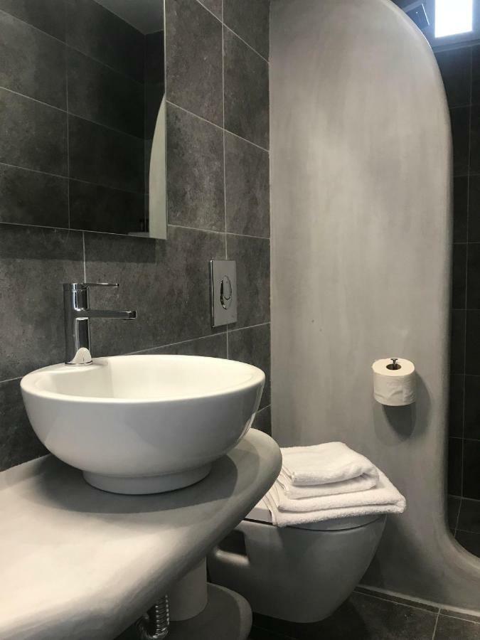 Muses Rooms Milos Provatas Bagian luar foto